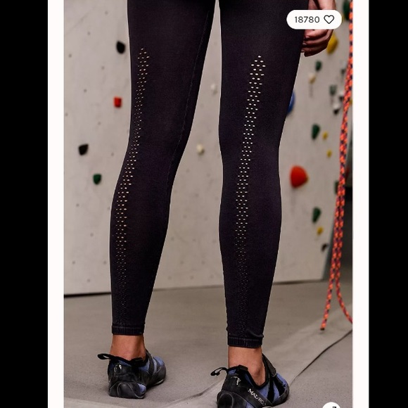 NWOT Free People Movement Good karma leggings size m/l color washed black - Picture 3 of 9